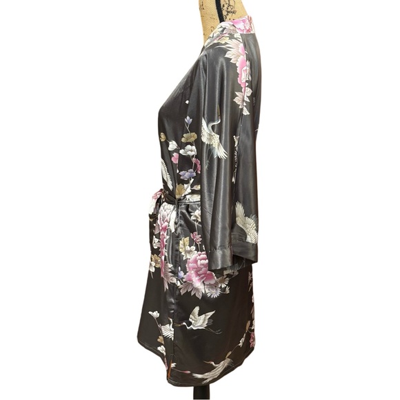 NWT Kim+Ono Chrysanthemum Floral And Crane Short Robe - Picture 5 of 11